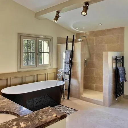 Luxury For 14 People *